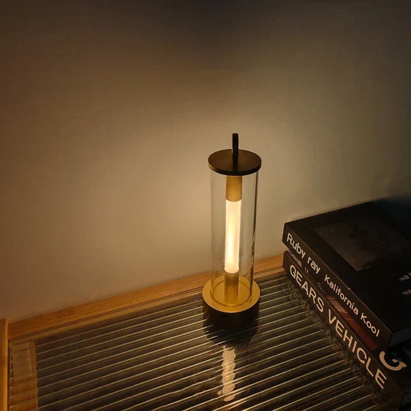 GlowLuxe - Oplaadbare LED Tafellamp voor Binnen & Buiten, Draadloos en Weerbestendig - Image 4