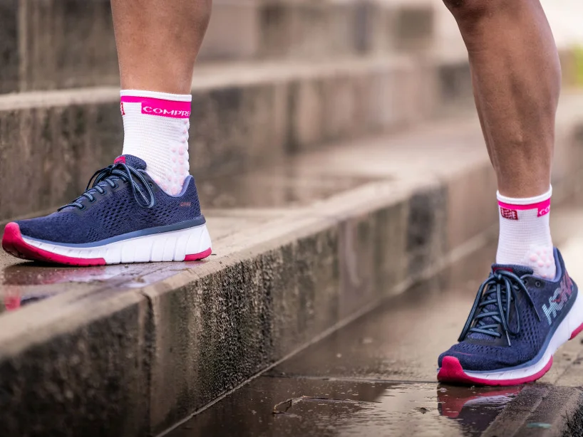 COMPRESSPORT RACING SOCKS V3.0 RUN HI WHITE/PINK - Image 3
